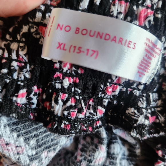 No Boundaries Black Floral Tassel Shorts Size XL Euc - Picture 3 of 3